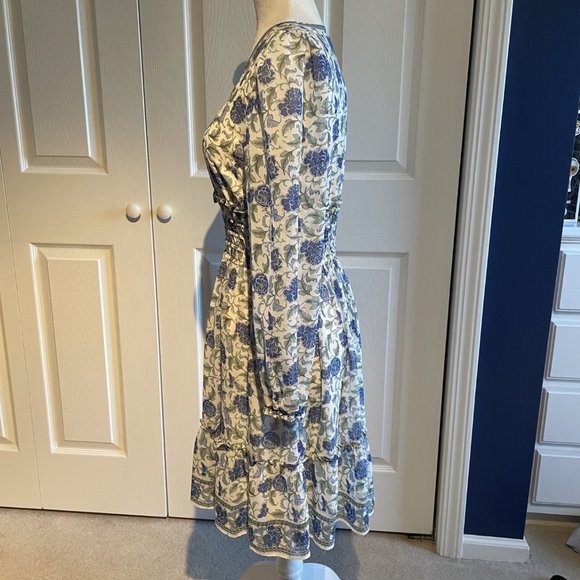Women's MAX STUDIO Stretch White Blue Floral Smocked Waist Dress Size Small, NWT - Picture 3 of 10